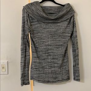 Grey scoop neck long sleeve shirt